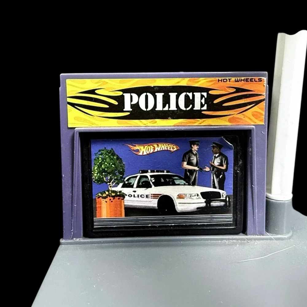 Mattel Hot Wheels Mega City 2007 Play set piece, single block‎ set W/Police Dept